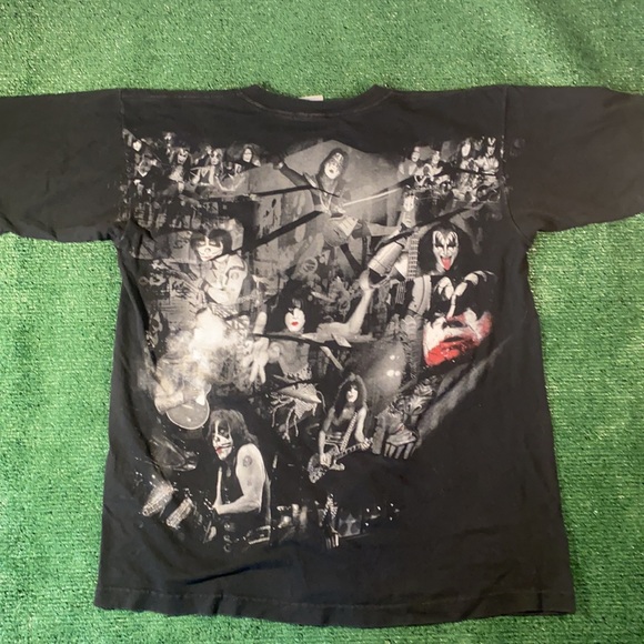 Vintage Kiss Tee - Picture 4 of 4